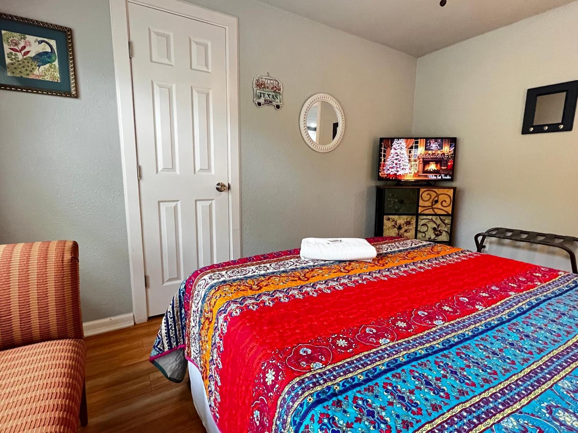 Boho Bliss- Cozy Private Room 2 Miles From Alamodome! San Antonio Eksteriør billede