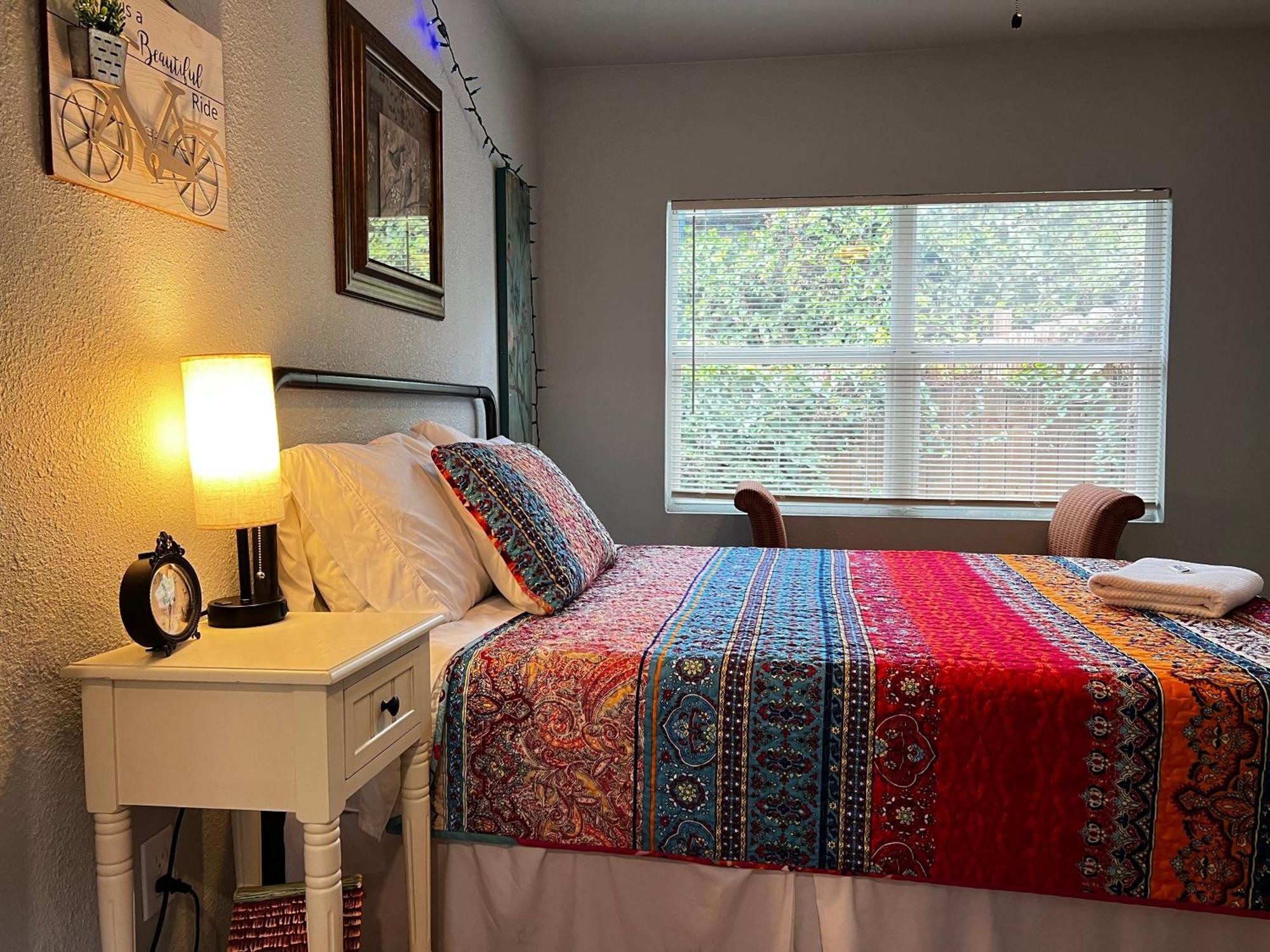 Boho Bliss- Cozy Private Room 2 Miles From Alamodome! San Antonio Eksteriør billede