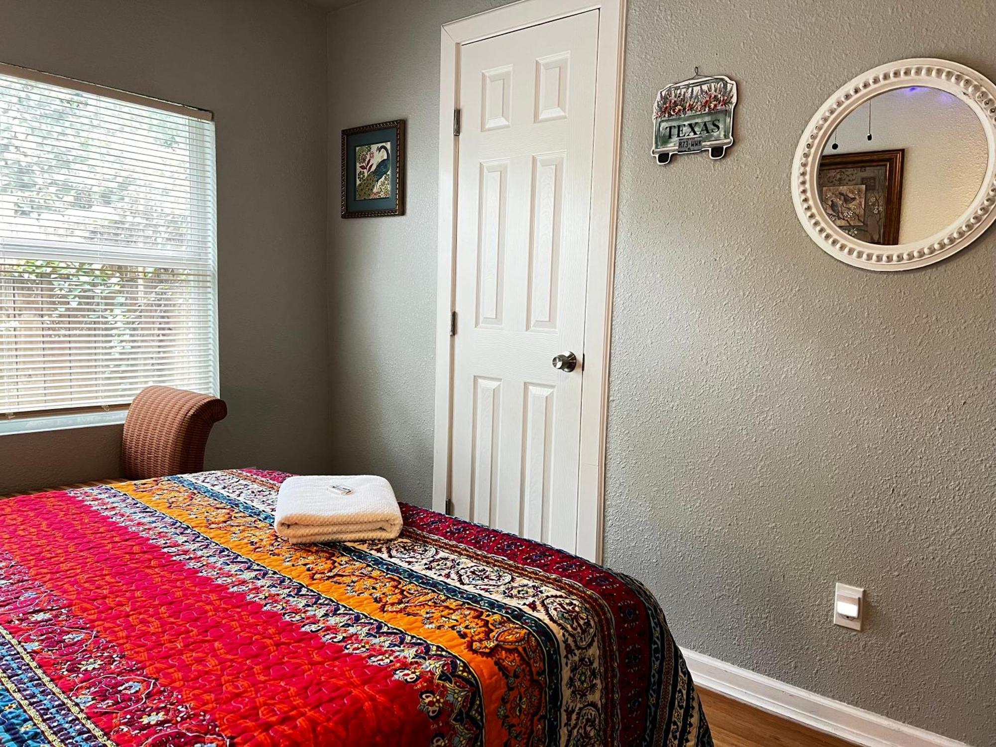 Boho Bliss- Cozy Private Room 2 Miles From Alamodome! San Antonio Eksteriør billede